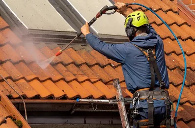Démoussage et hydrofuge de toiture aux Arcs